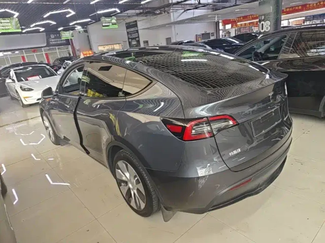 Tesla Model Y — Фото автомобиля 22