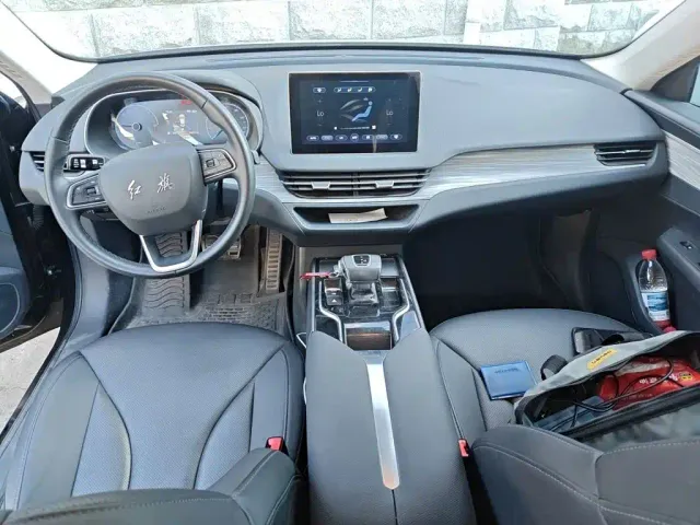 Hongqi E-QM5 — Фото автомобиля 12