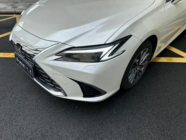 Lexus ES — Фото автомобиля 2