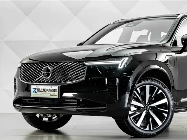 Volvo XC90 — Фото автомобиля 2