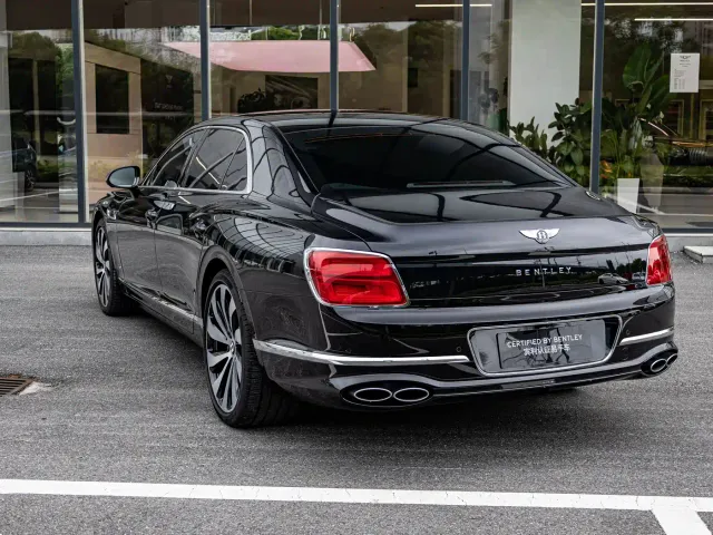 Bentley Flying Spur — Фото автомобиля 15