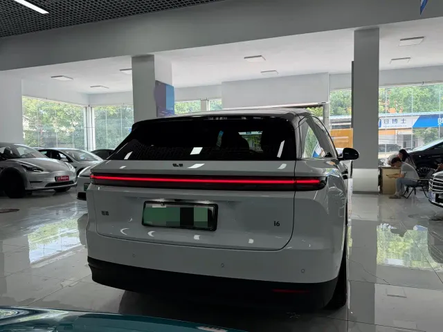 Li Auto i6 — Фото автомобиля 9
