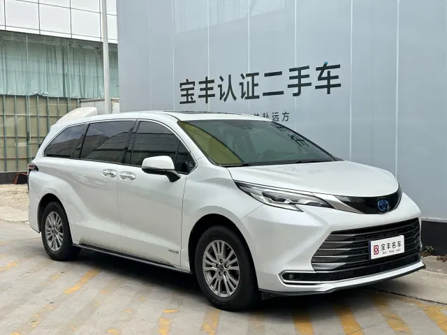 Toyota Sienna — Фото автомобиля 3