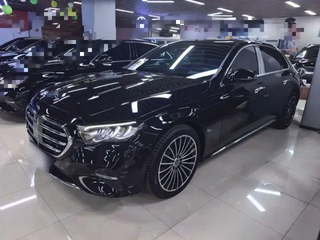 Mercedes-Benz E-Class — Фото автомобиля 4