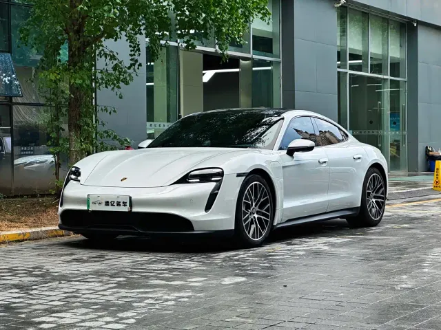 Фотография автомобиля — Porsche Taycan