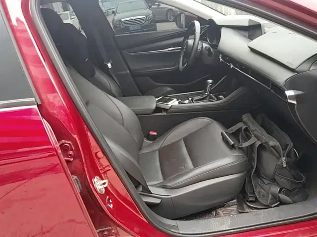 Mazda Axela — Фото автомобиля 24