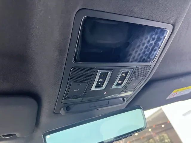 Land Rover Defender — Фото автомобиля 14