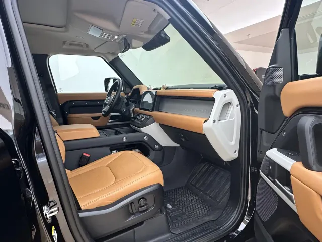 Land Rover Defender — Фото автомобиля 7