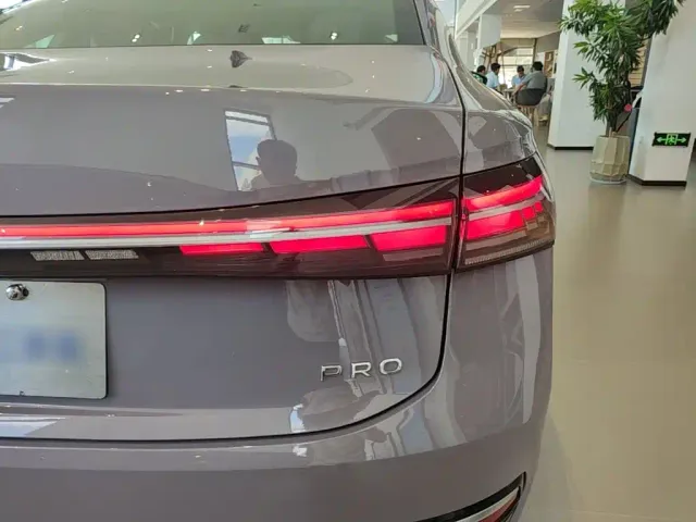 Volkswagen Passat — Фото автомобиля 7