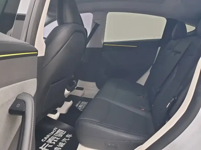 Tesla Model Y — Фото автомобиля 15
