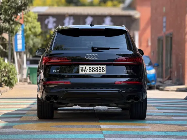 Audi Q7 — Фото автомобиля 5