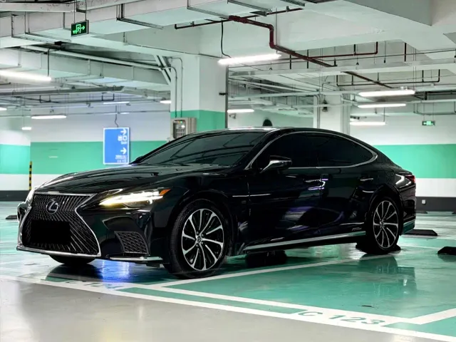 Фотография автомобиля — Lexus LS