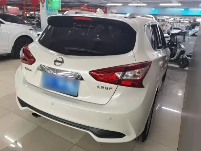 Nissan Tiida — Фото автомобиля 6