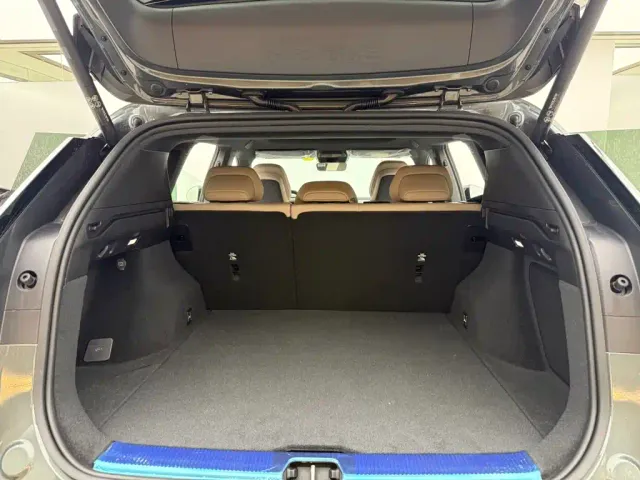 Volvo XC70 Plug-in Hybrid — Фото автомобиля 7