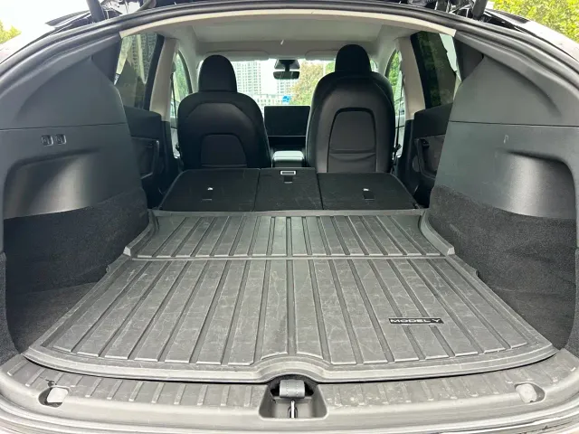 Tesla Model Y — Фото автомобиля 8