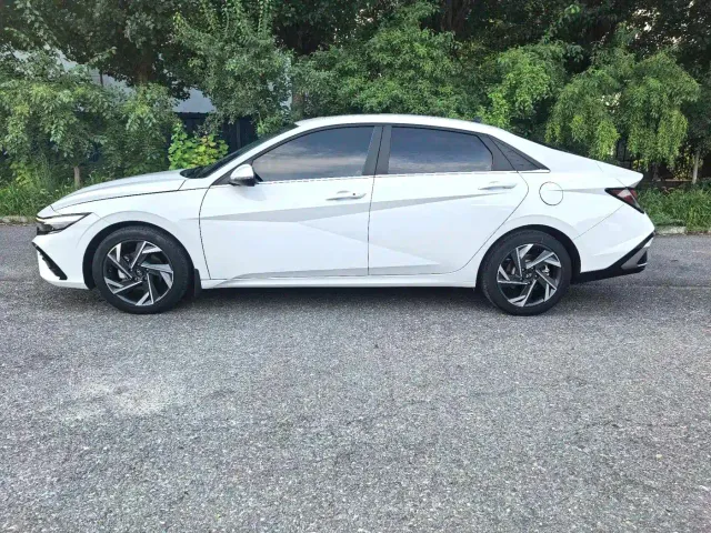 Hyundai Elantra — Фото автомобиля 3