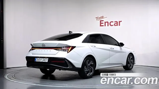 Hyundai Avante CN7 — Фото автомобиля 2