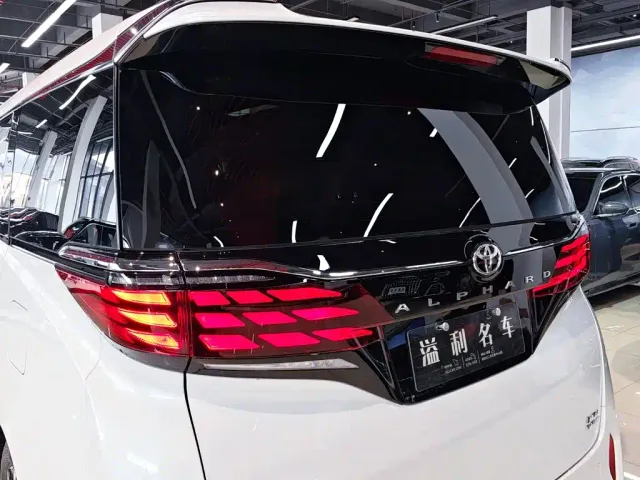 Toyota Alphard — Фото автомобиля 7
