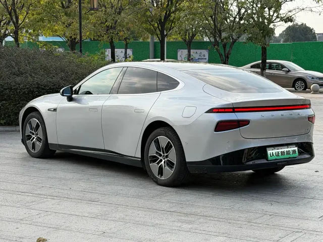 Xpeng P7 — Фото автомобиля 16