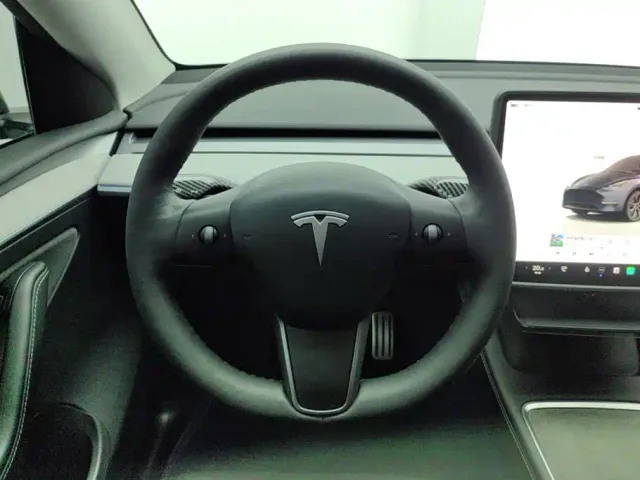 Tesla Model Y — Фото автомобиля 15