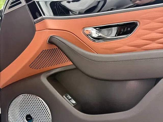 Bentley Flying Spur — Фото автомобиля 8