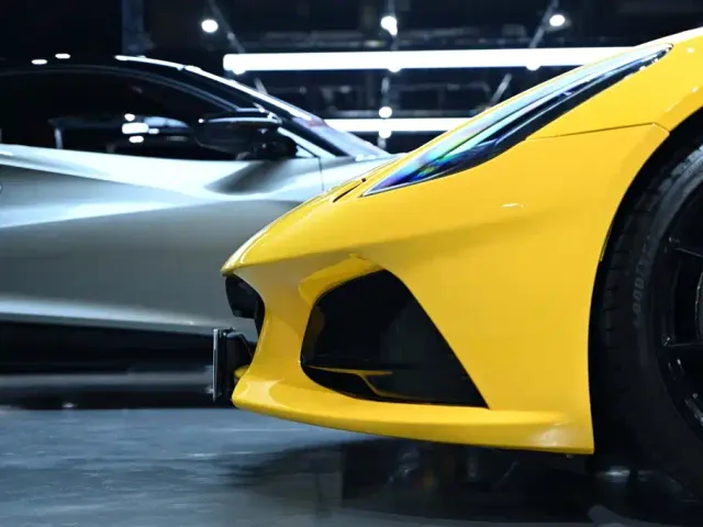 Lotus Emira — Фото автомобиля 13
