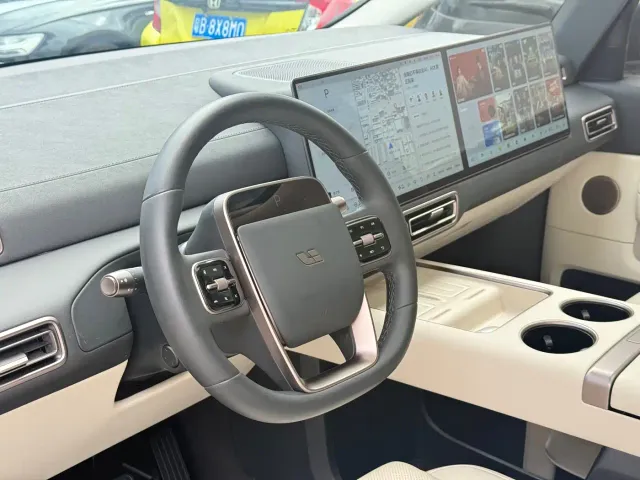 Li Auto MEGA — Фото автомобиля 5