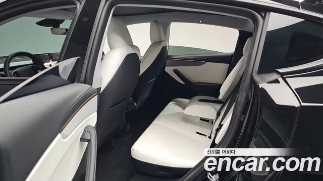 Tesla Model Y — Фото автомобиля 11