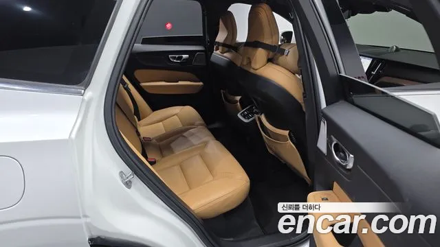Вольво XC60 — Фото автомобиля 10