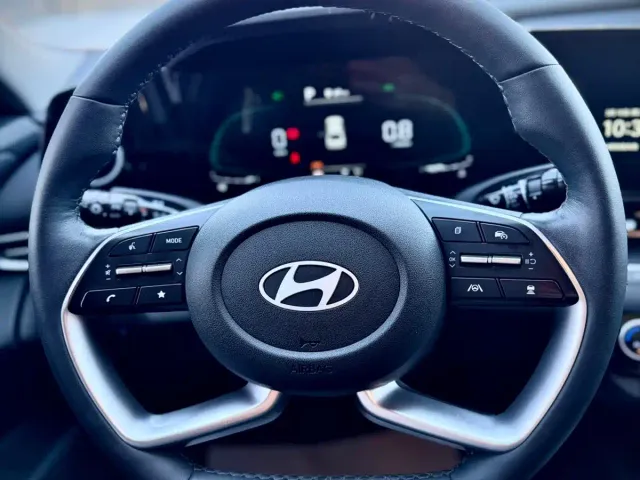 Hyundai Elantra — Фото автомобиля 20