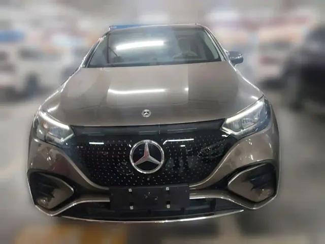 Mercedes-Benz EQE SUV — Фото автомобиля 4