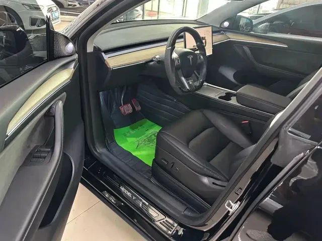Tesla Model Y — Фото автомобиля 4