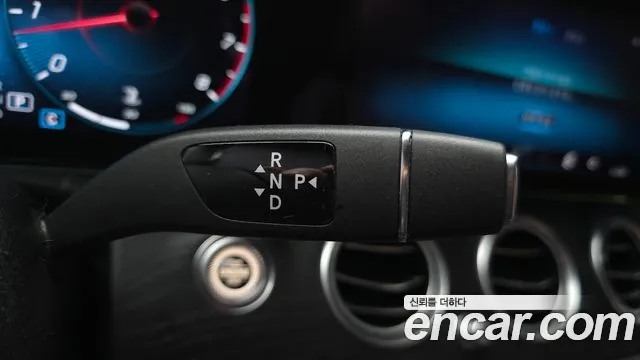 Mercedes-Benz E-Class — Фото автомобиля 9