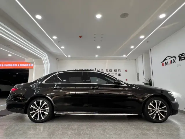 Mercedes-Benz E-Class — Фото автомобиля 4
