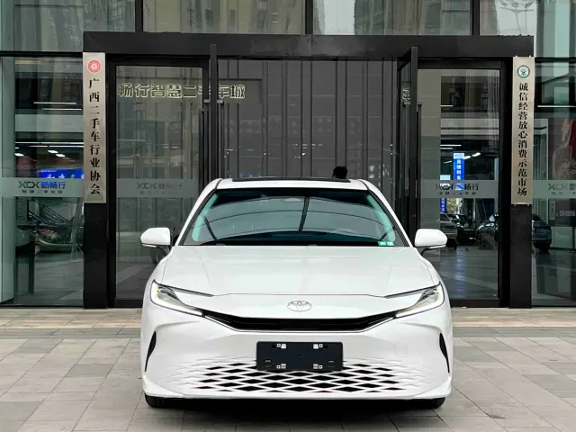 Toyota Camry — Фото автомобиля 3