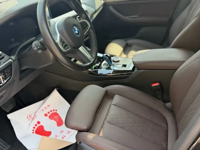 BMW iX3 — Фото автомобиля 4