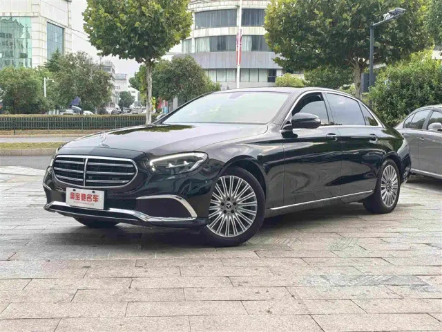 Фотография автомобиля — Mercedes-Benz E-Class