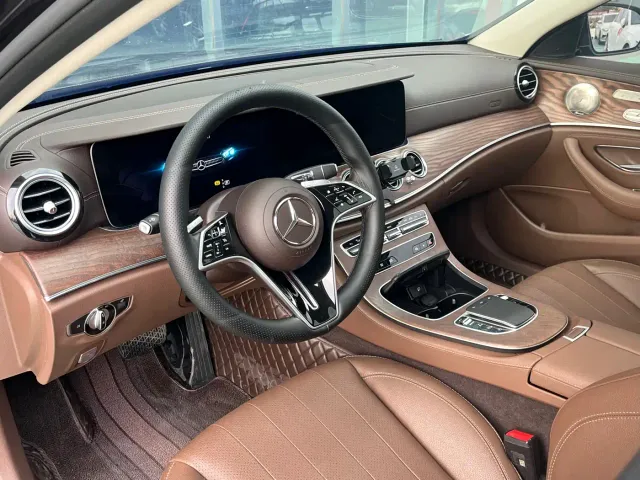 Mercedes-Benz E-Class — Фото автомобиля 5