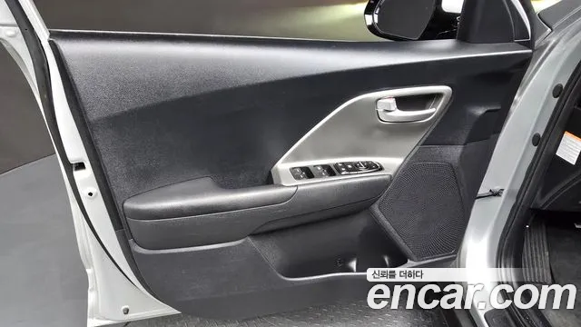 Kia Niro Niro Plus Air — Фото автомобиля 24