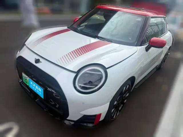 Фотография автомобиля — MINI John Cooper Works
