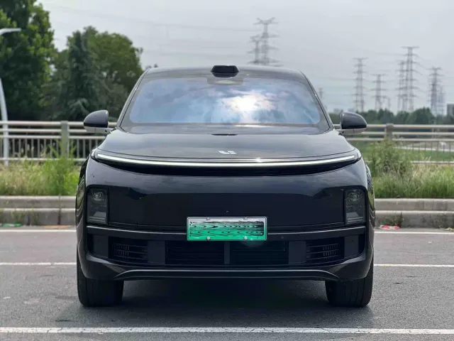 Li Auto L8 — Фото автомобиля 2