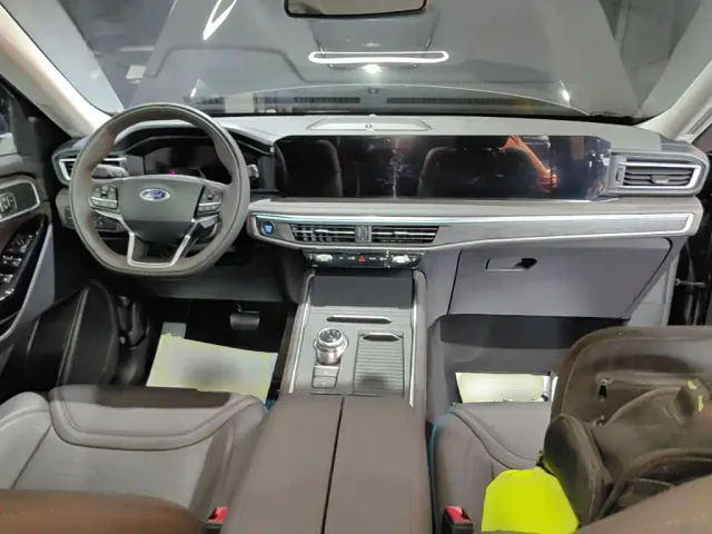 Ford Explorer 2024 2.3T EcoBoost AWD Titanium Edition 6-Seater — Фото автомобиля 9