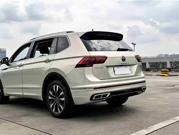 Volkswagen Tiguan L — Фото автомобиля 4