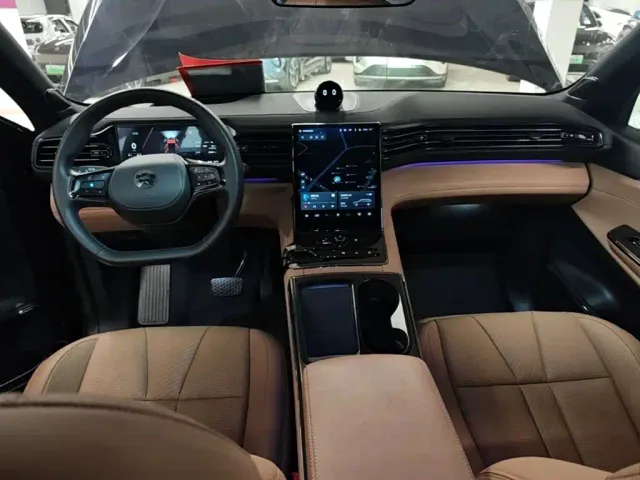 Nio ES8 — Фото автомобиля 9
