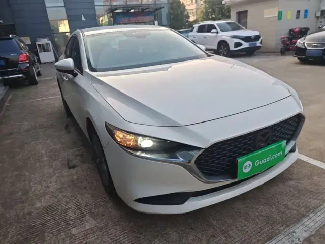 Mazda Axela — Фото автомобиля 3