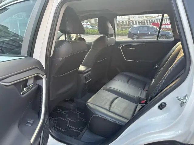 Toyota RAV4 — Фото автомобиля 7