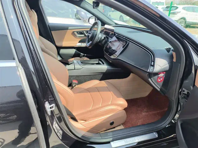 Mercedes-Benz E-Class — Фото автомобиля 24