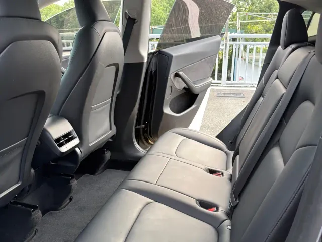 Tesla Model Y — Фото автомобиля 5