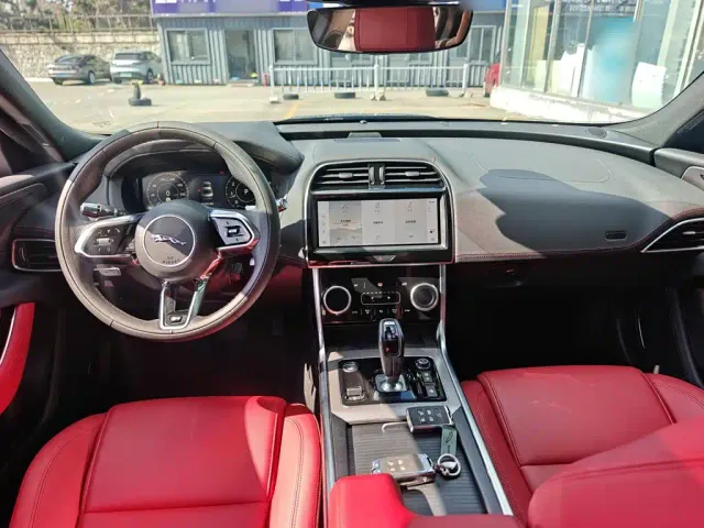 Jaguar XEL — Фото автомобиля 9