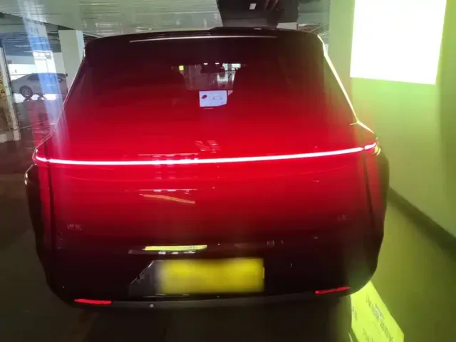 Li Auto L8 — Фото автомобиля 5